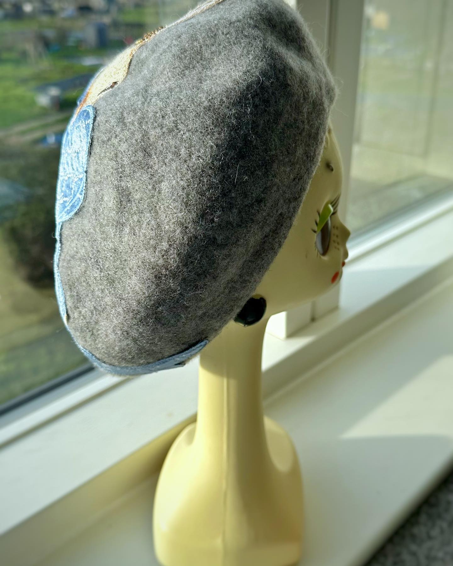 Handmade Embroidered Wool Beret Hat - Swan